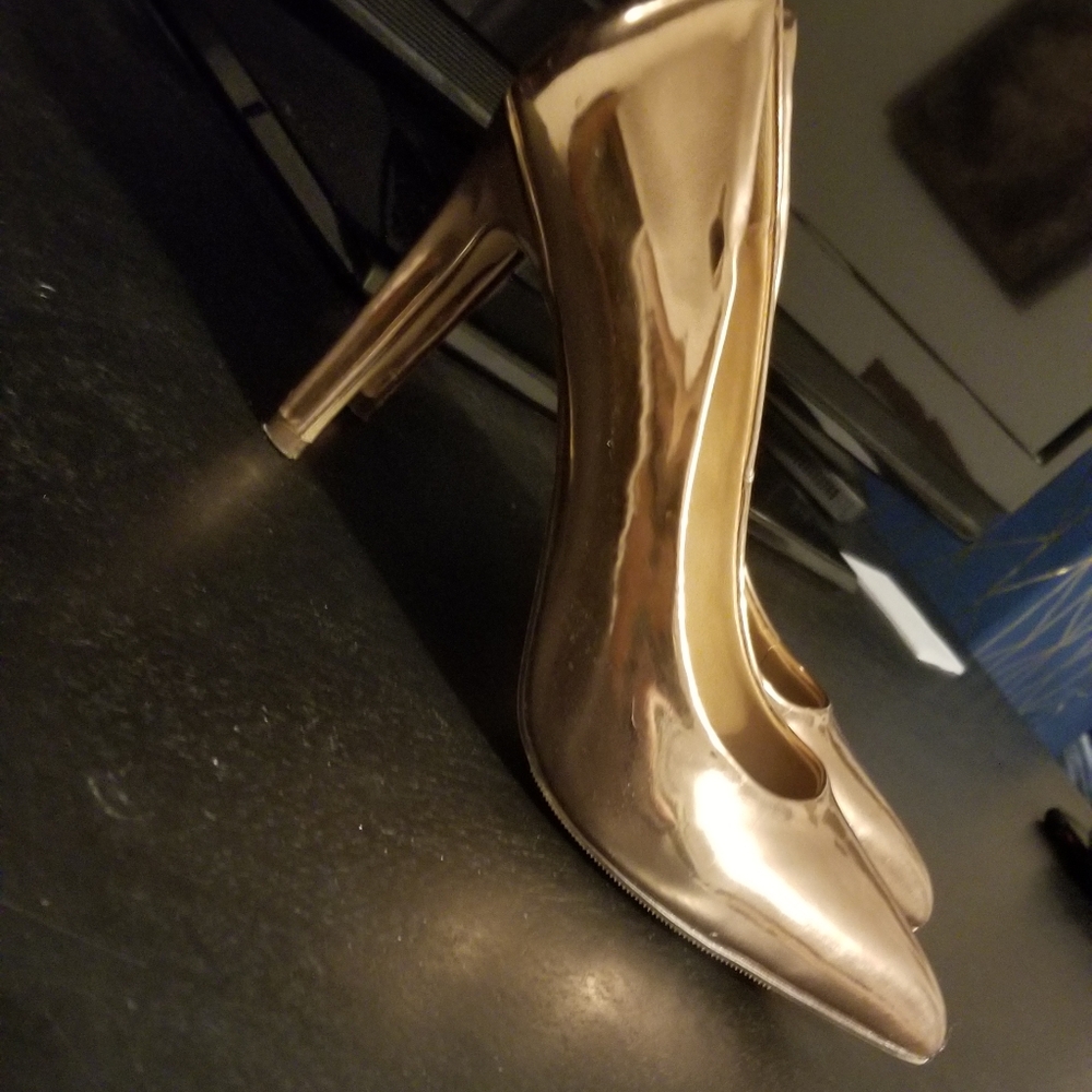 Rosegold Metallic Pumps